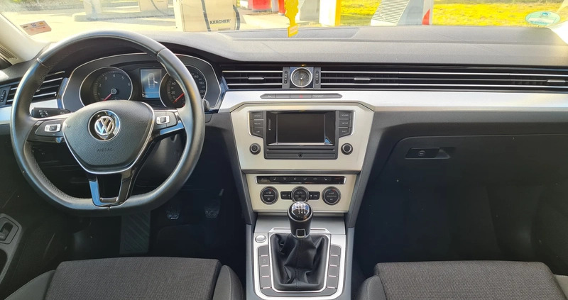 Volkswagen Passat cena 59900 przebieg: 58276, rok produkcji 2015 z Międzychód małe 379